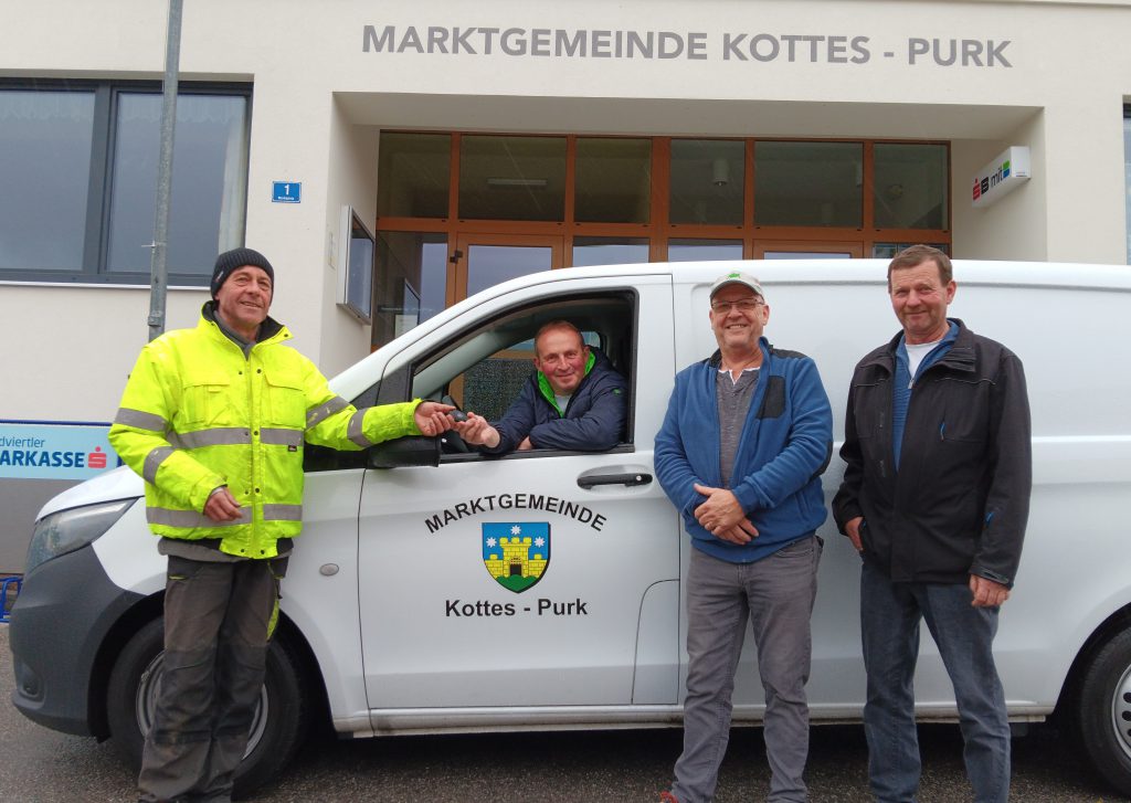 Neues Dienstfahrzeug für die Bauhofmitarbeiter