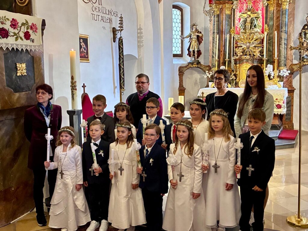 Festliche Erstkommunion in der Pfarrkirche Purk