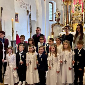 Festliche Erstkommunion in der Pfarrkirche Purk